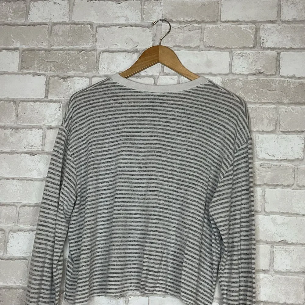 Wild Fable Gray & White Striped Long Sleeve Crop Top Size L